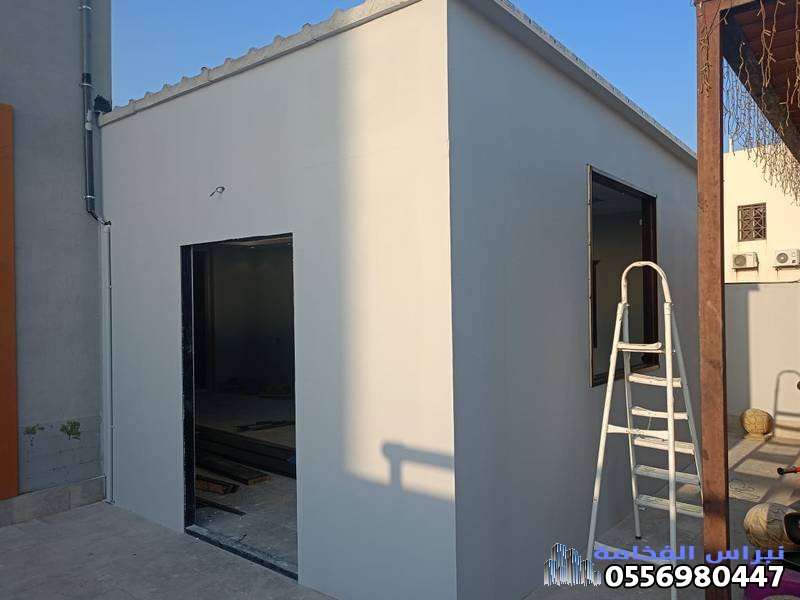 بناء غرف ساندوتش بانل للسطح حي الحزام الذهبي