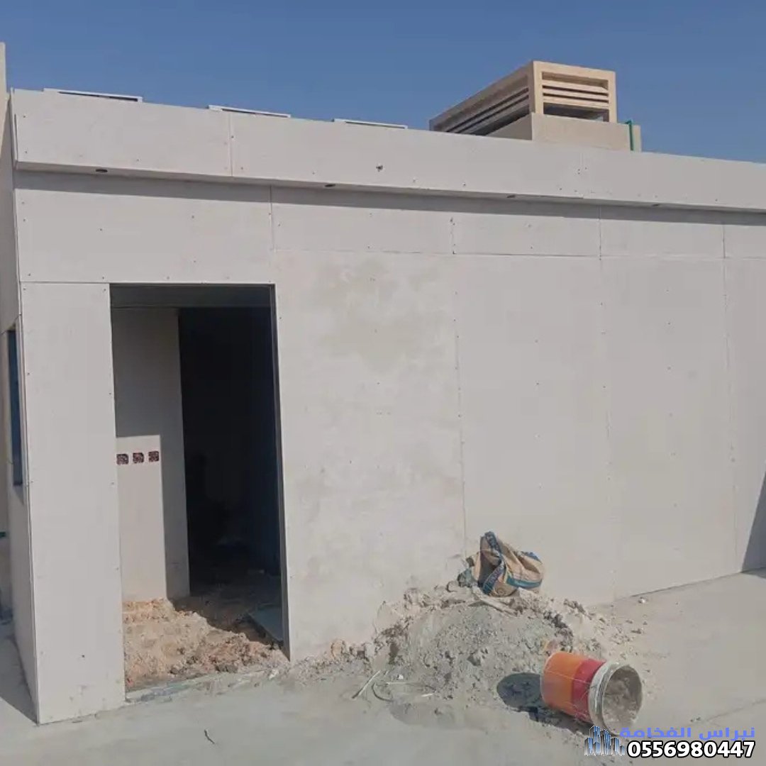 بناء ملاحق اسمنت بورد وسندوتش بانل علوية للسطح بالدمام 